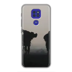 Чехлы на военную тематику для Motorola MOTO G9 Play (Бой солдат)