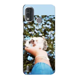 Чехлы с изображением разных животных для Nokia G11 Plus (Ежик на руках)
