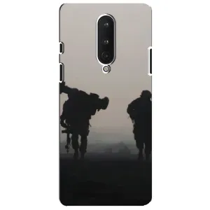 Чехлы на военную тематику для OnePlus 8 (Бой солдат)