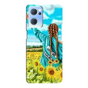 Чехол Стильные девушки на Oppo Reno7 5G (Девушка на поле)