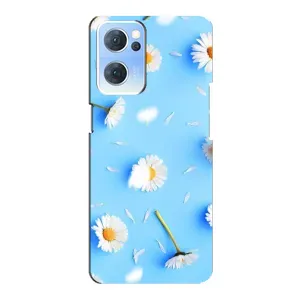 Чехол с Цветами для Oppo Reno7 5G (ромашки на голубом)