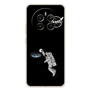 Силиконовый бампер с принтом "Наса" на RealMe 12 (Космонавт баскетболист)