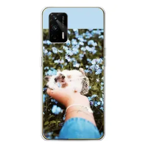 Чехлы с изображением разных животных для Realme GT 5G (Ежик на руках)