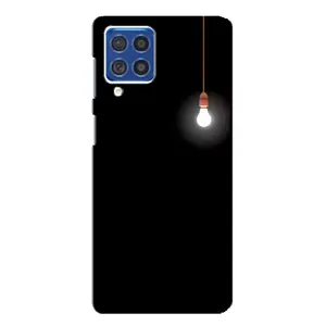 Чехол с картинками на черном фоне для Samsung Galaxy F62 (Лампочка)