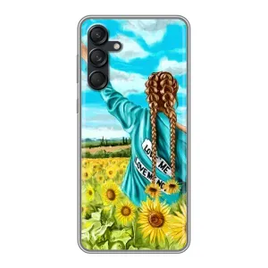 Чехол Стильные девушки на Samsung Galaxy M55 5G (Девушка на поле)