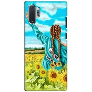 Чехол Стильные девушки на Samsung Galaxy Note 10 Plus (Девушка на поле)