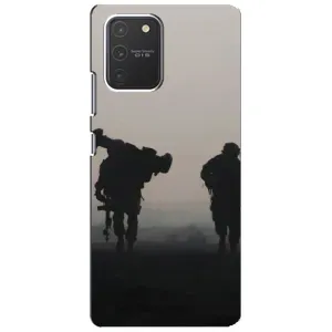 Чехлы на военную тематику для Samsung Galaxy S10 Lite (Бой солдат)