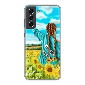 Чехол Стильные девушки на Samsung Galaxy S21 FE (Девушка на поле)
