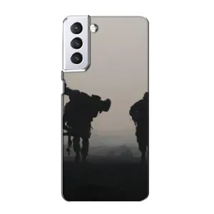Чехлы на военную тематику для Samsung Galaxy S21 (Бой солдат)