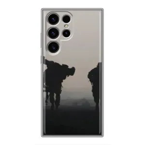 Чехлы на военную тематику для Samsung Galaxy S24 Ultra (Бой солдат)