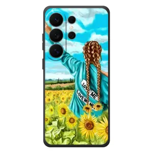 Чехол Стильные девушки на Samsung Galaxy S26 Ultra (Девушка на поле)