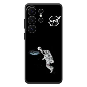 Силиконовый бампер с принтом "Наса" на Samsung Galaxy S26 Ultra (Космонавт баскетболист)