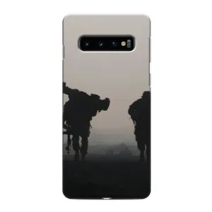 Чехлы на военную тематику для Samsung Galaxy S10e (Бой солдат)