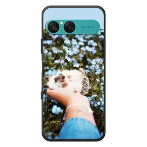 Чехлы с изображением разных животных для Sony Xperia 10 VII (Ежик на руках)
