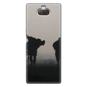 Чехлы на военную тематику для Sony Xperia 10 (Бой солдат)