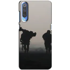 Чехлы на военную тематику для Xiaomi Mi 9 (Бой солдат)