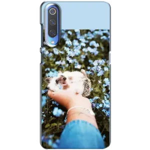 Чехлы с изображением разных животных для Xiaomi Mi 9 (Ежик на руках)