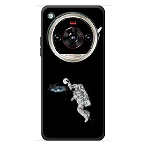 Силиконовый бампер с принтом "Наса" на ZTE Nubia Focus 2 Ultra (Космонавт баскетболист)