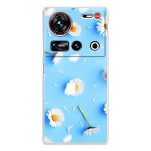 Чехол с Цветами для ZTE Nubia Z70 Ultra (ромашки на голубом)