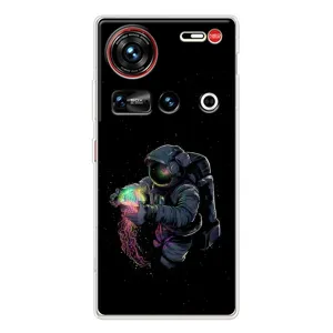 Силіконовый Чохол з принтом "Космонавти" на ZTE Nubia Z70 Ultra (В руках земля)